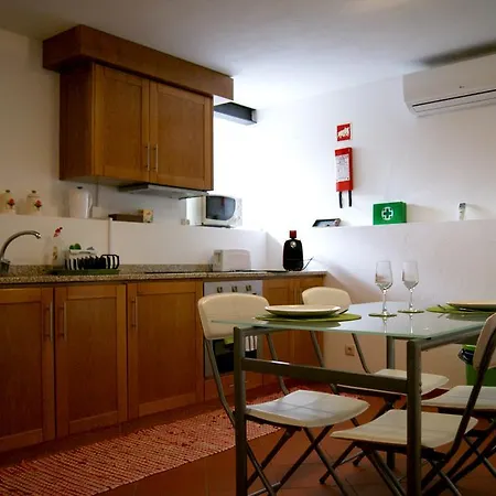 Cantinho Santiago بيت ضيافة بلمونت