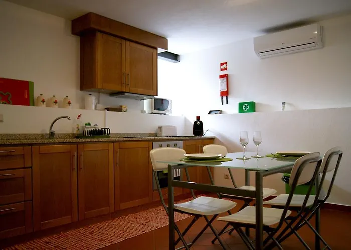 Cantinho Santiago بيت ضيافة بلمونت